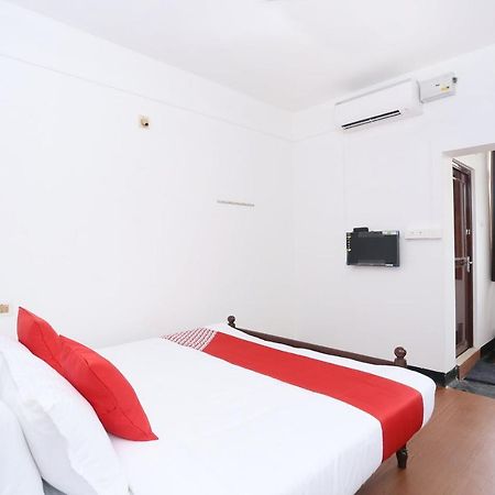 Oyo Flagship Kaveri Tourist Home Guruvāyūr Zewnętrze zdjęcie