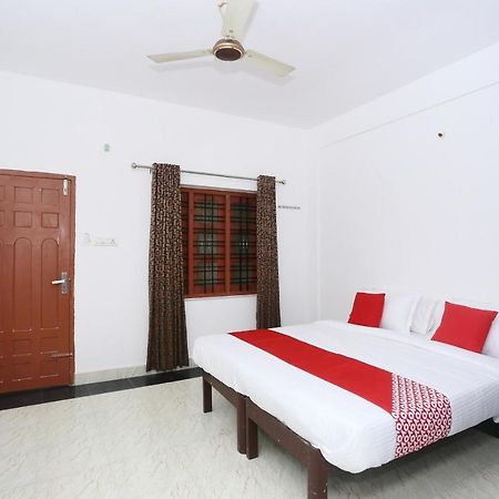 Oyo Flagship Kaveri Tourist Home Guruvāyūr Zewnętrze zdjęcie