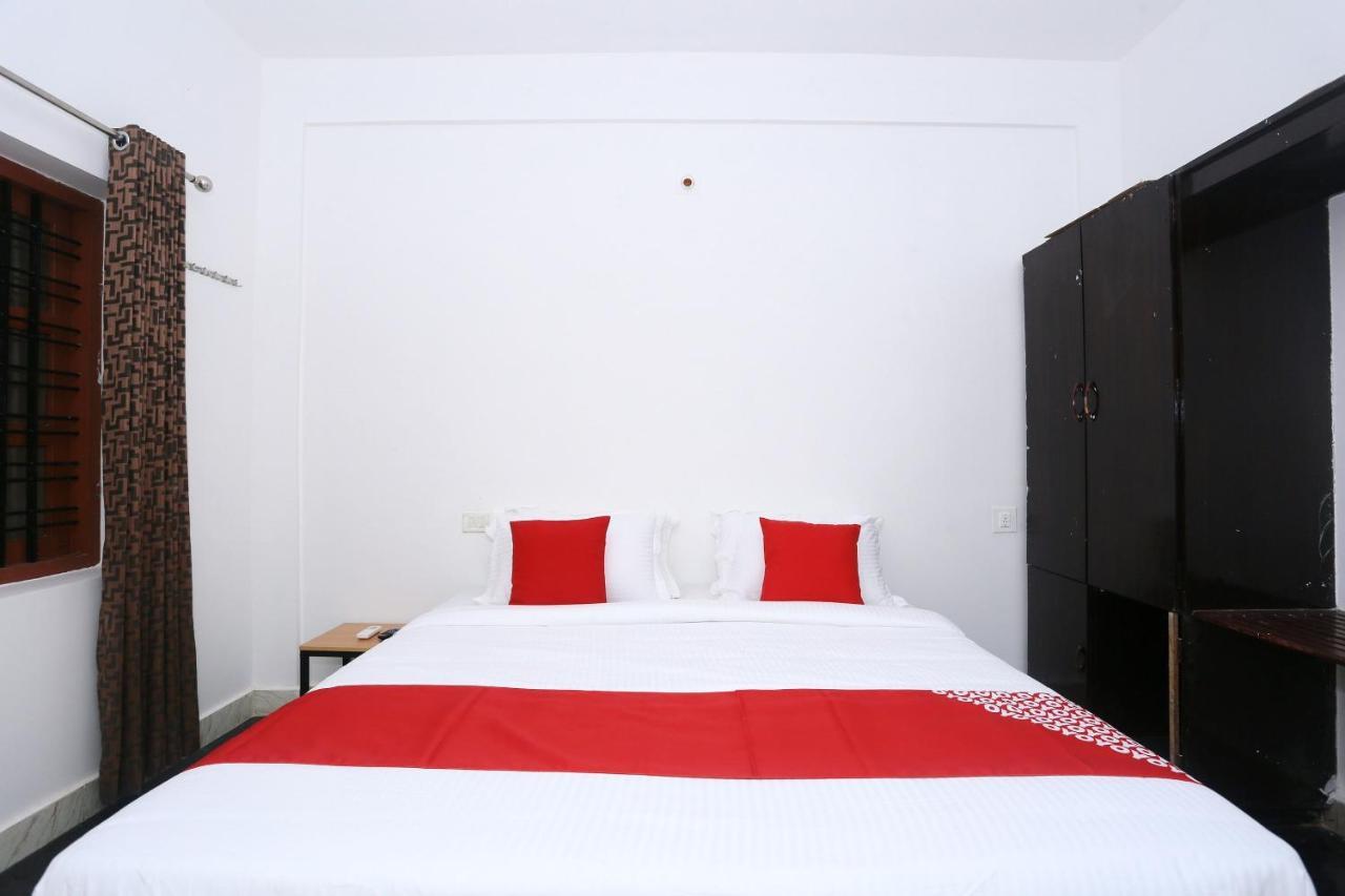 Oyo Flagship Kaveri Tourist Home Guruvāyūr Zewnętrze zdjęcie