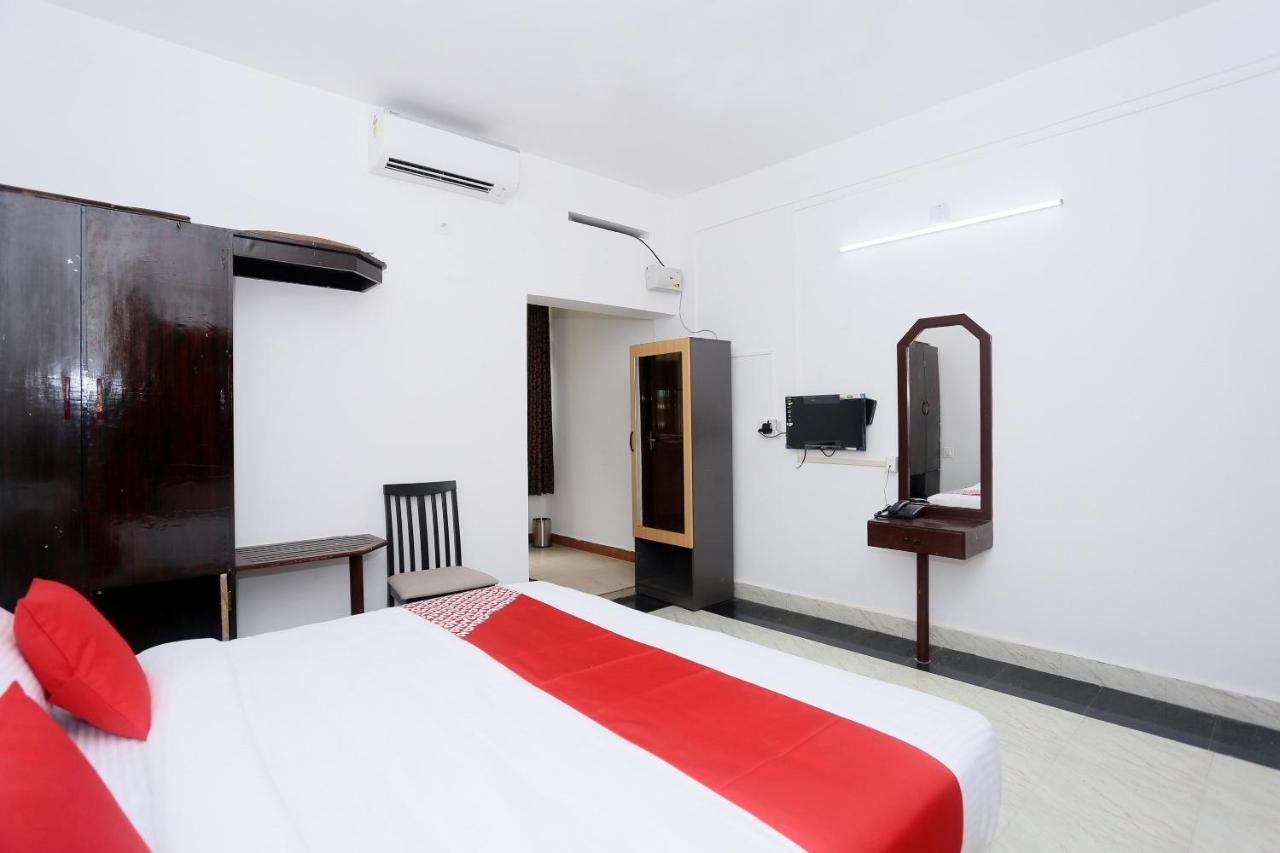 Oyo Flagship Kaveri Tourist Home Guruvāyūr Zewnętrze zdjęcie