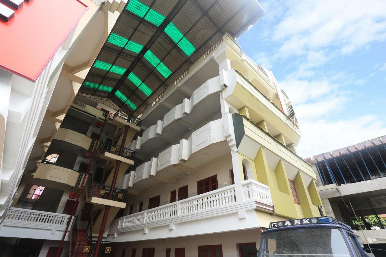 Oyo Flagship Kaveri Tourist Home Guruvāyūr Zewnętrze zdjęcie