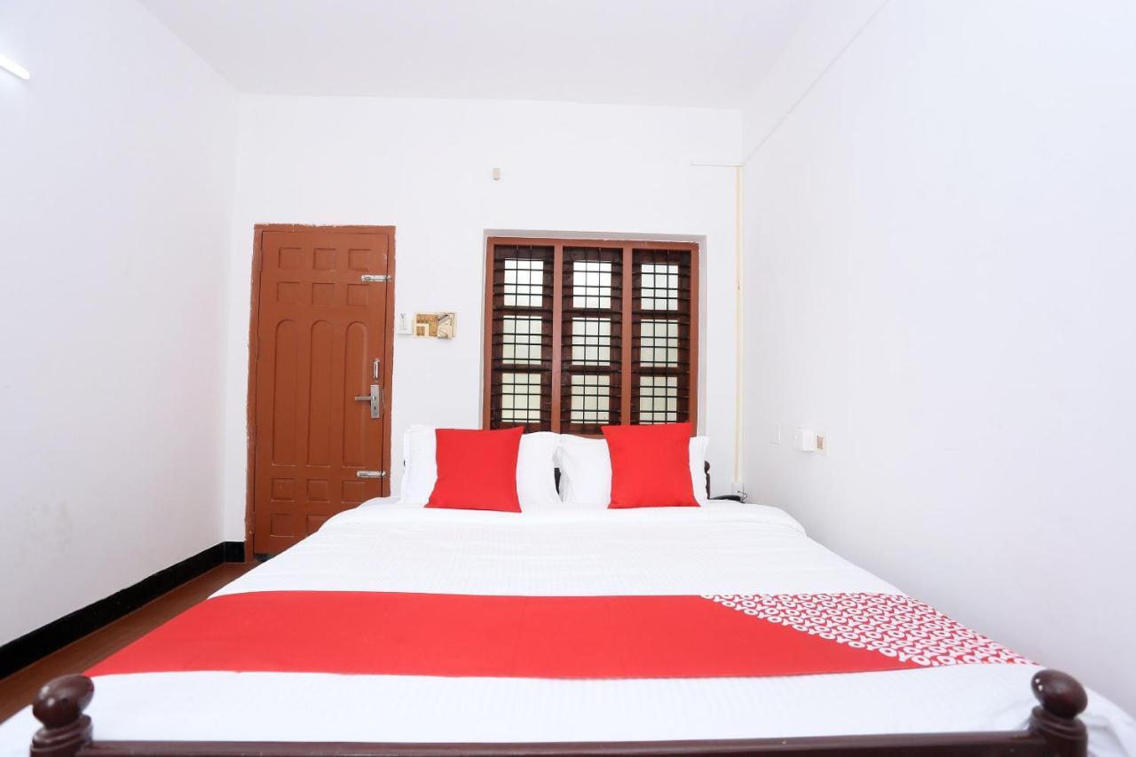 Oyo Flagship Kaveri Tourist Home Guruvāyūr Zewnętrze zdjęcie