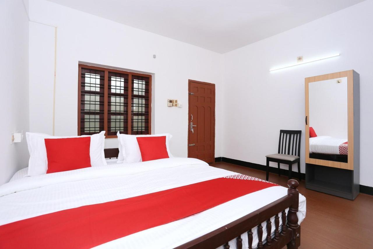Oyo Flagship Kaveri Tourist Home Guruvāyūr Zewnętrze zdjęcie