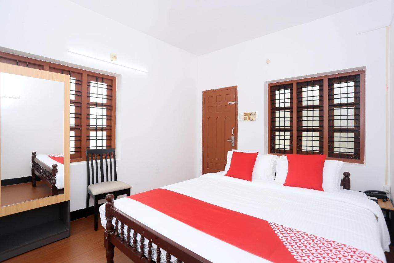 Oyo Flagship Kaveri Tourist Home Guruvāyūr Zewnętrze zdjęcie