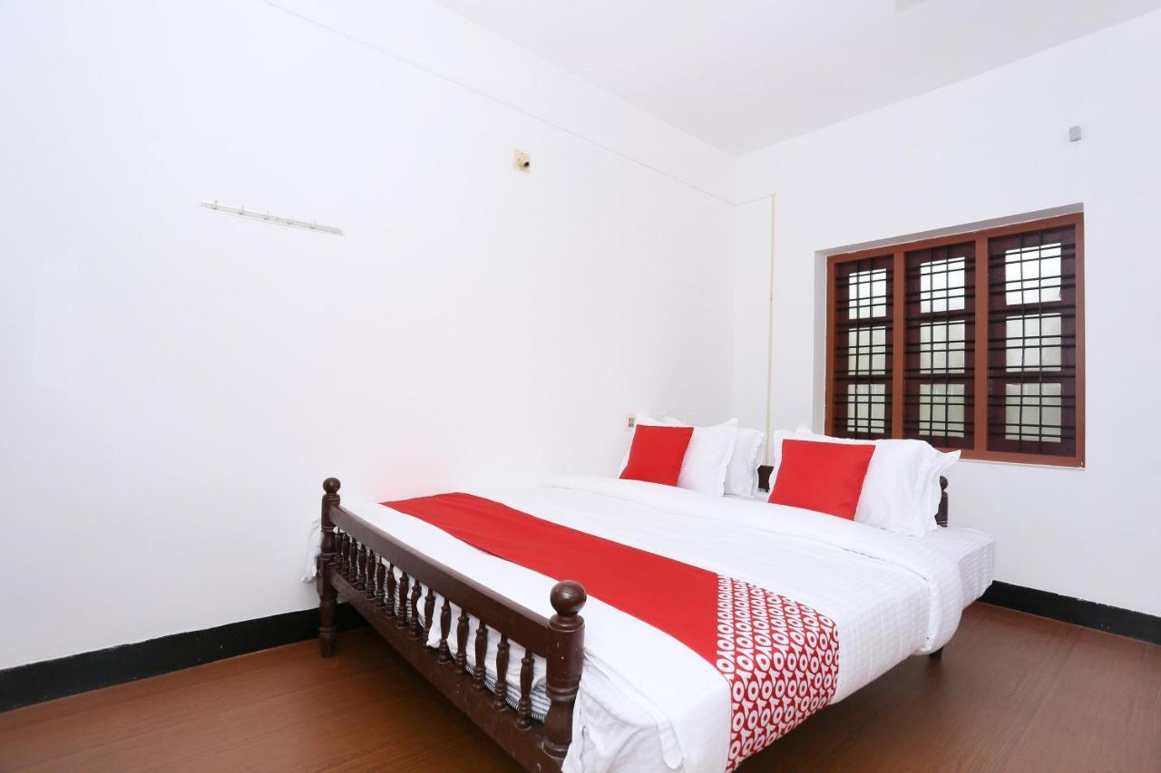 Oyo Flagship Kaveri Tourist Home Guruvāyūr Zewnętrze zdjęcie