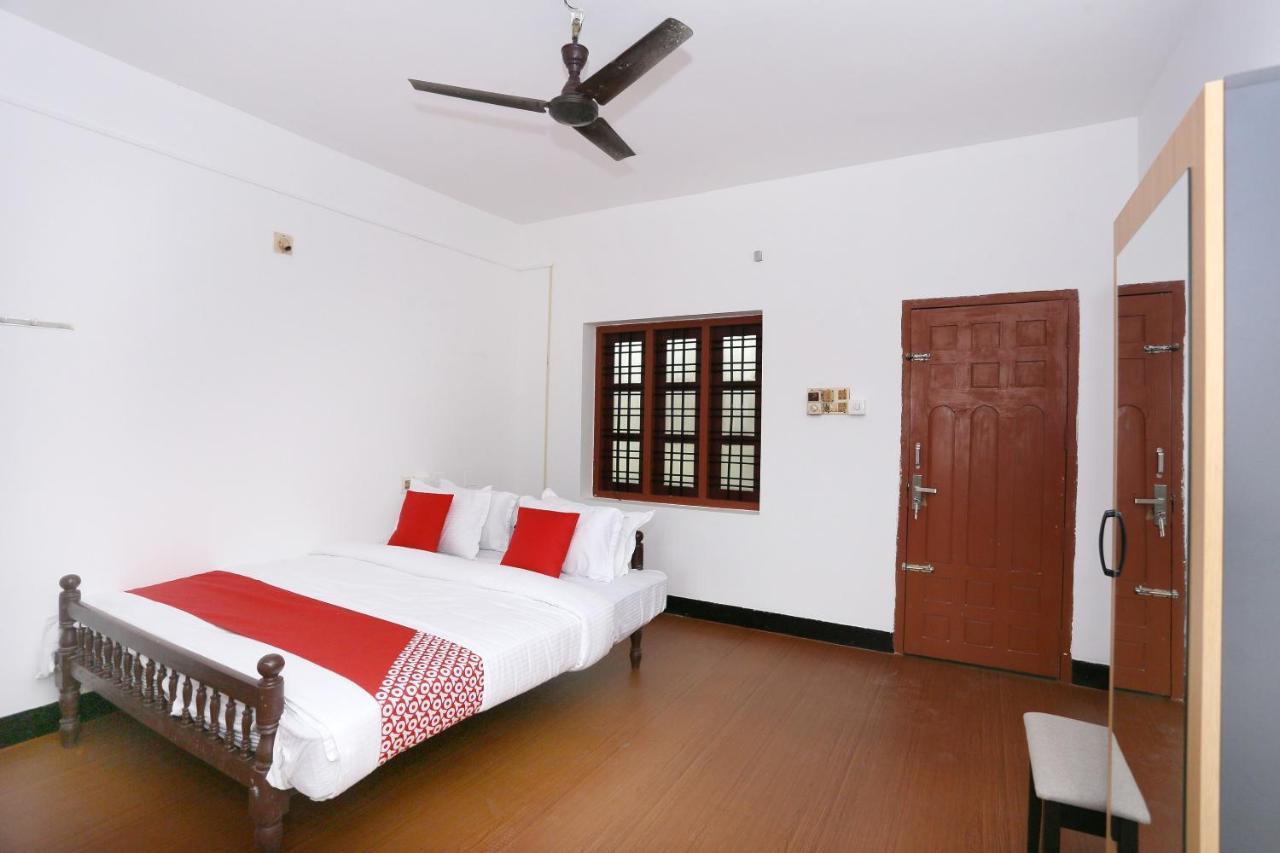 Oyo Flagship Kaveri Tourist Home Guruvāyūr Zewnętrze zdjęcie