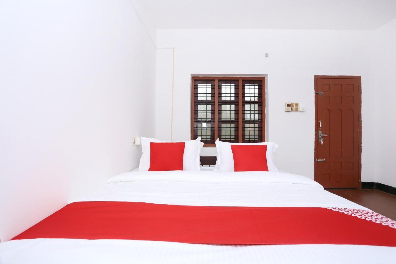 Oyo Flagship Kaveri Tourist Home Guruvāyūr Zewnętrze zdjęcie
