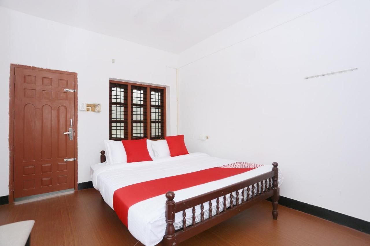 Oyo Flagship Kaveri Tourist Home Guruvāyūr Zewnętrze zdjęcie