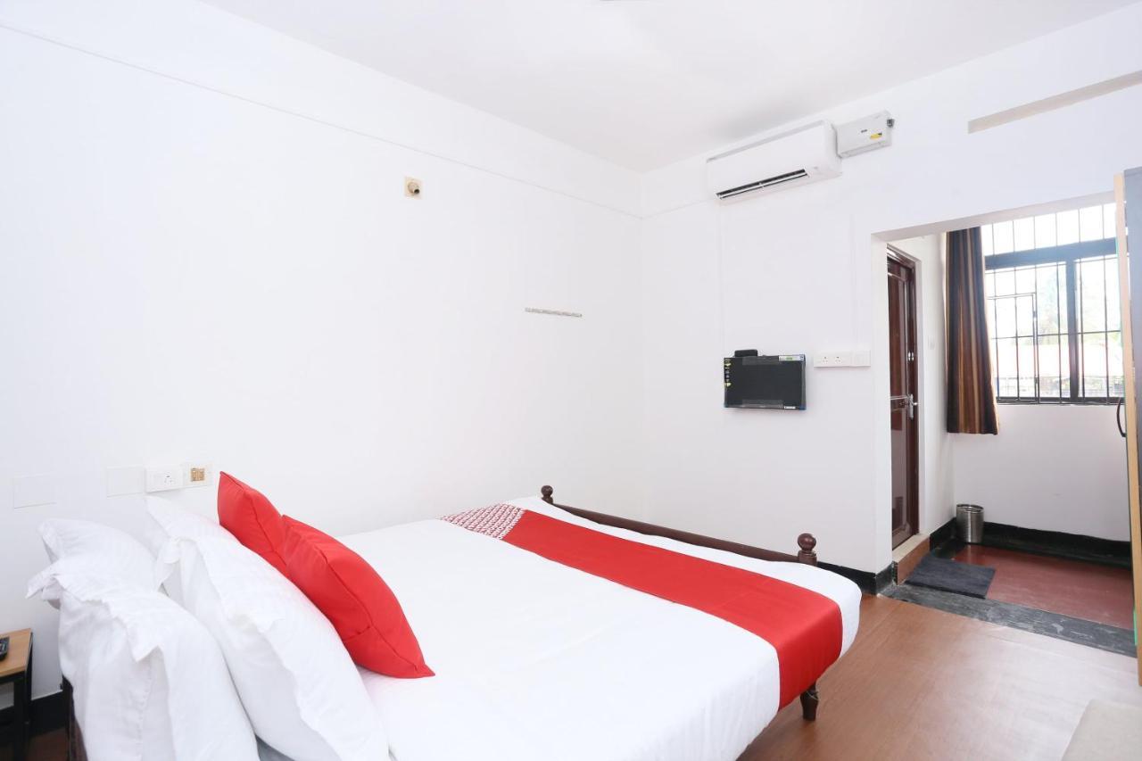 Oyo Flagship Kaveri Tourist Home Guruvāyūr Zewnętrze zdjęcie