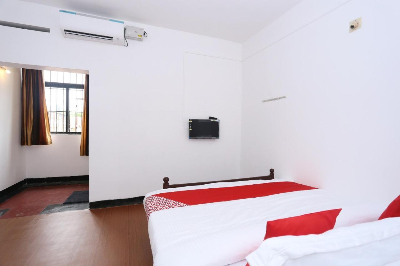 Oyo Flagship Kaveri Tourist Home Guruvāyūr Zewnętrze zdjęcie