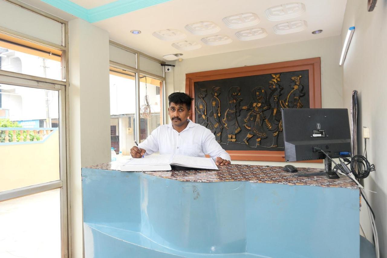 Oyo Flagship Kaveri Tourist Home Guruvāyūr Zewnętrze zdjęcie
