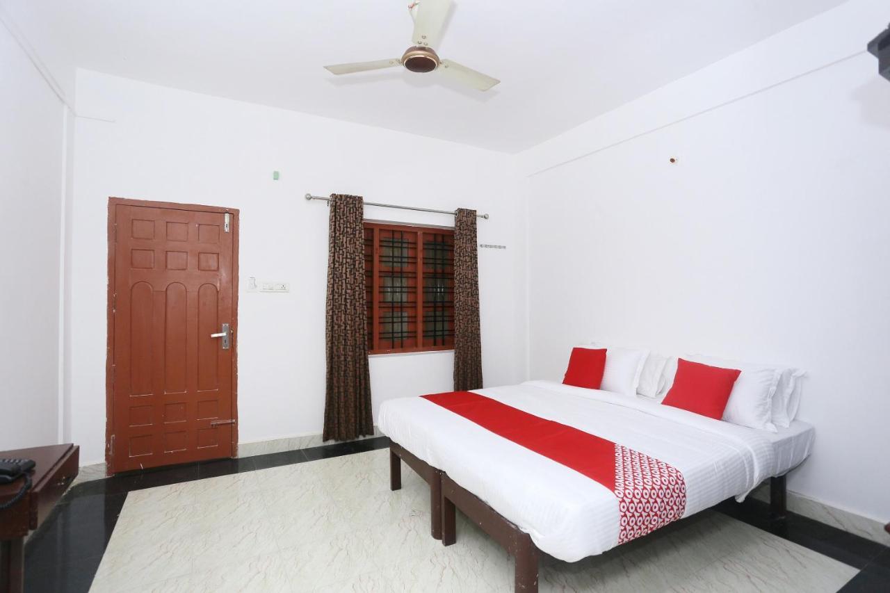 Oyo Flagship Kaveri Tourist Home Guruvāyūr Zewnętrze zdjęcie